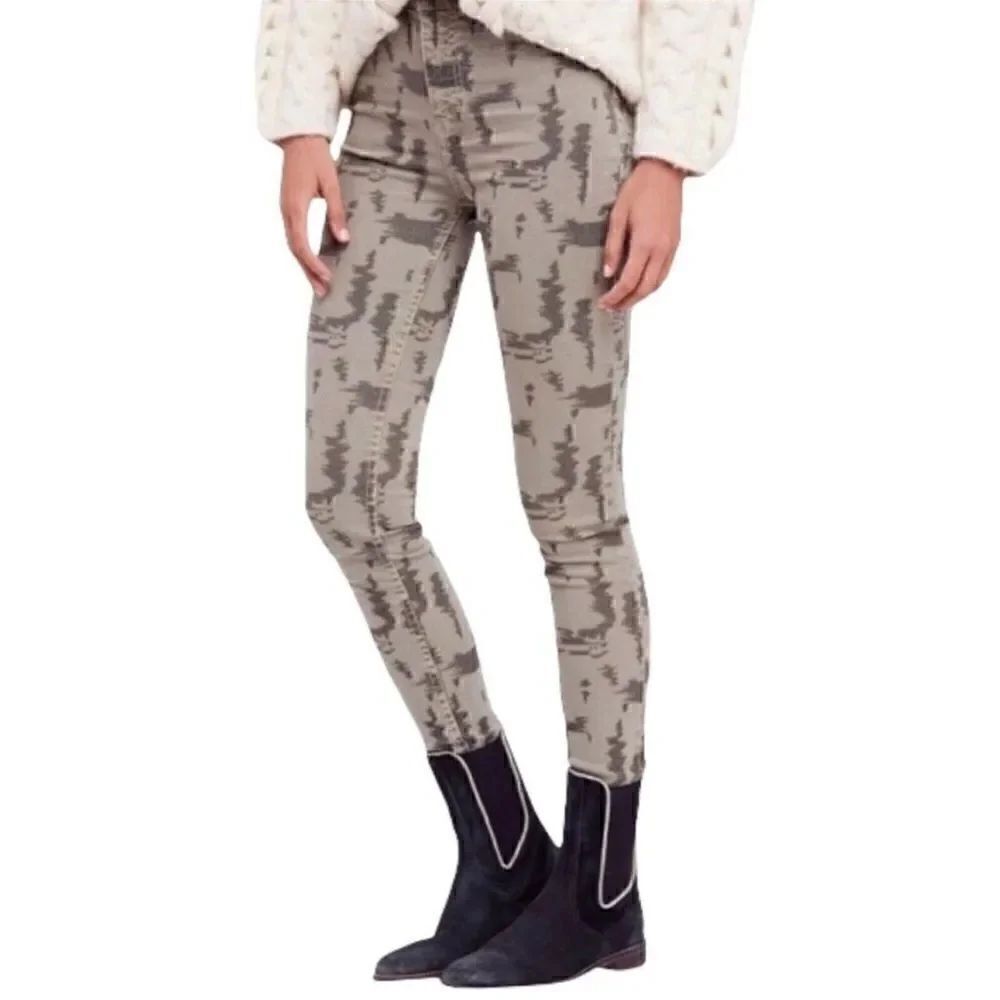 Free People Women Size 29 Long and Lean edgy Camo Skinny Denim Jeans
